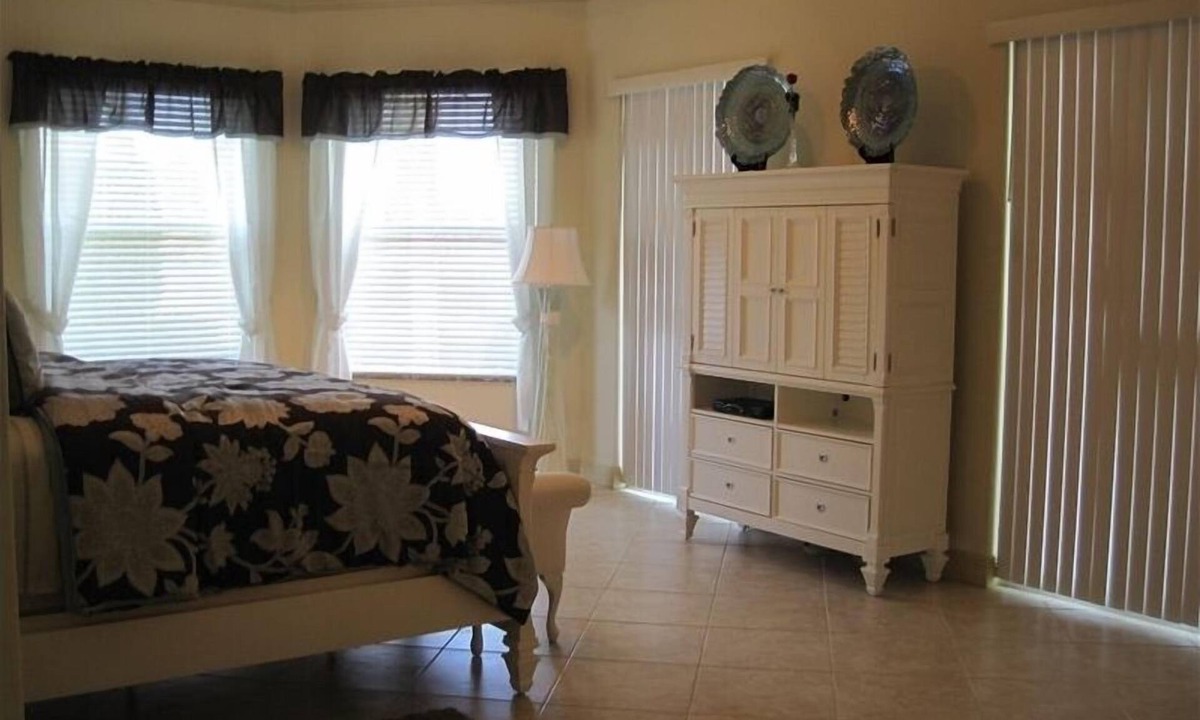 Naples House | Naples golf course property,Lely.3 Bedroom, 3 Bathroom Home with Pool.