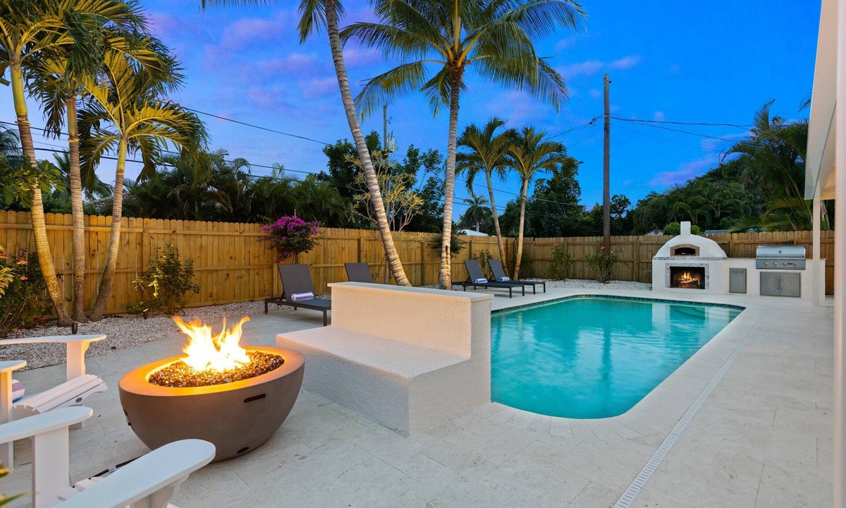 Naples Park House | Naples Oasis - Heated Pool, Pizza Oven, Fire Pit & Near Vanderbilt Beach