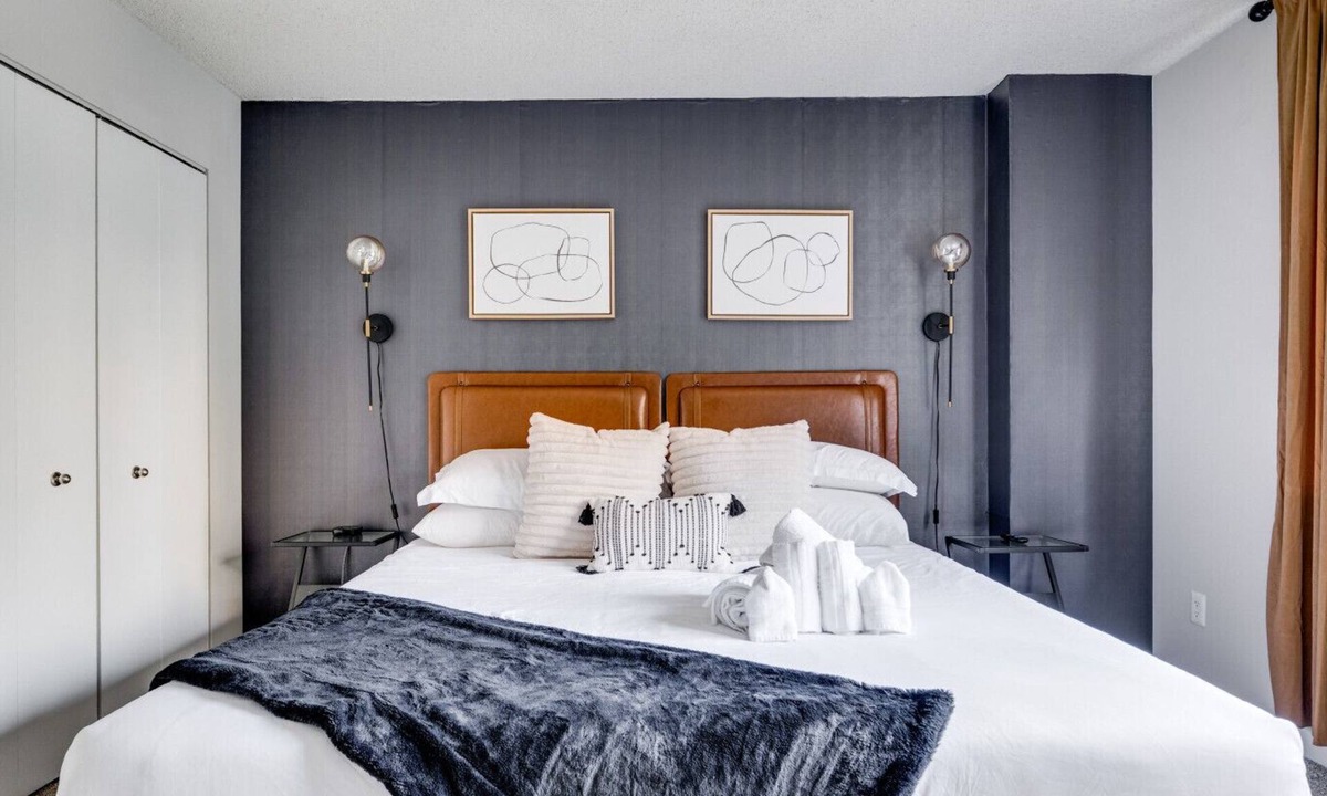 Crystal City Apartment | National Landing Spot Near Metro Sleeps 8