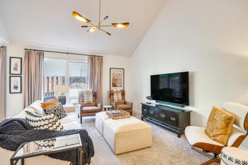 Beaverton House | Near Shops & Cafes: Beaverton Haven w/Luxe Decor!