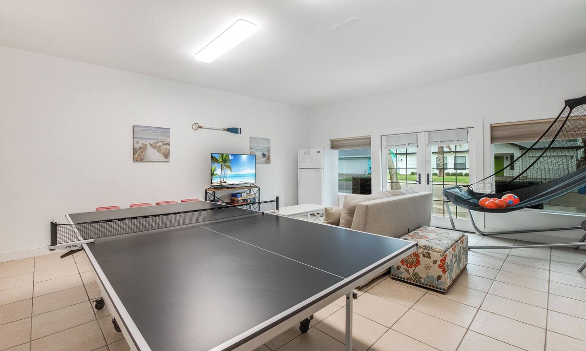 Safe Harbor House | Near the Beach! 3000 Sq Ft. Large 5 bedrooms 4 bath- Sleeps 16 max -Game Room