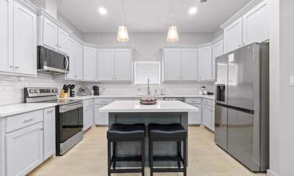 Harlingen House | New 3 bedroom, 2 bath, 5 beds, 2 car garage Home!