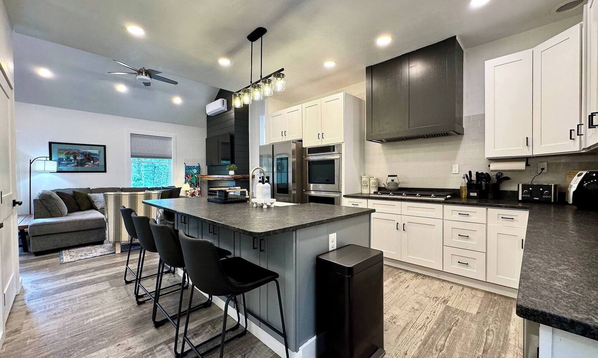 Somers Cabin | New Cabin w/Private Hot Tub and Fire Pit