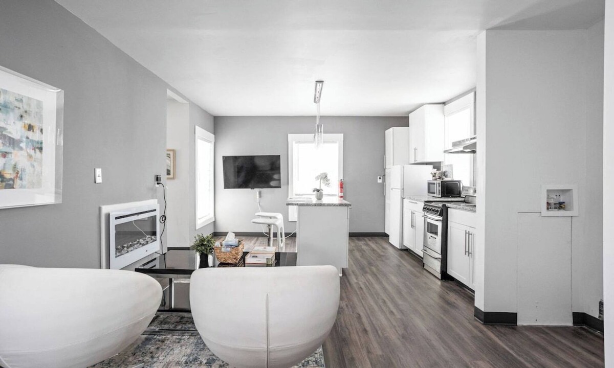 New Castle House | New Castle Retreat, Stay in Style!