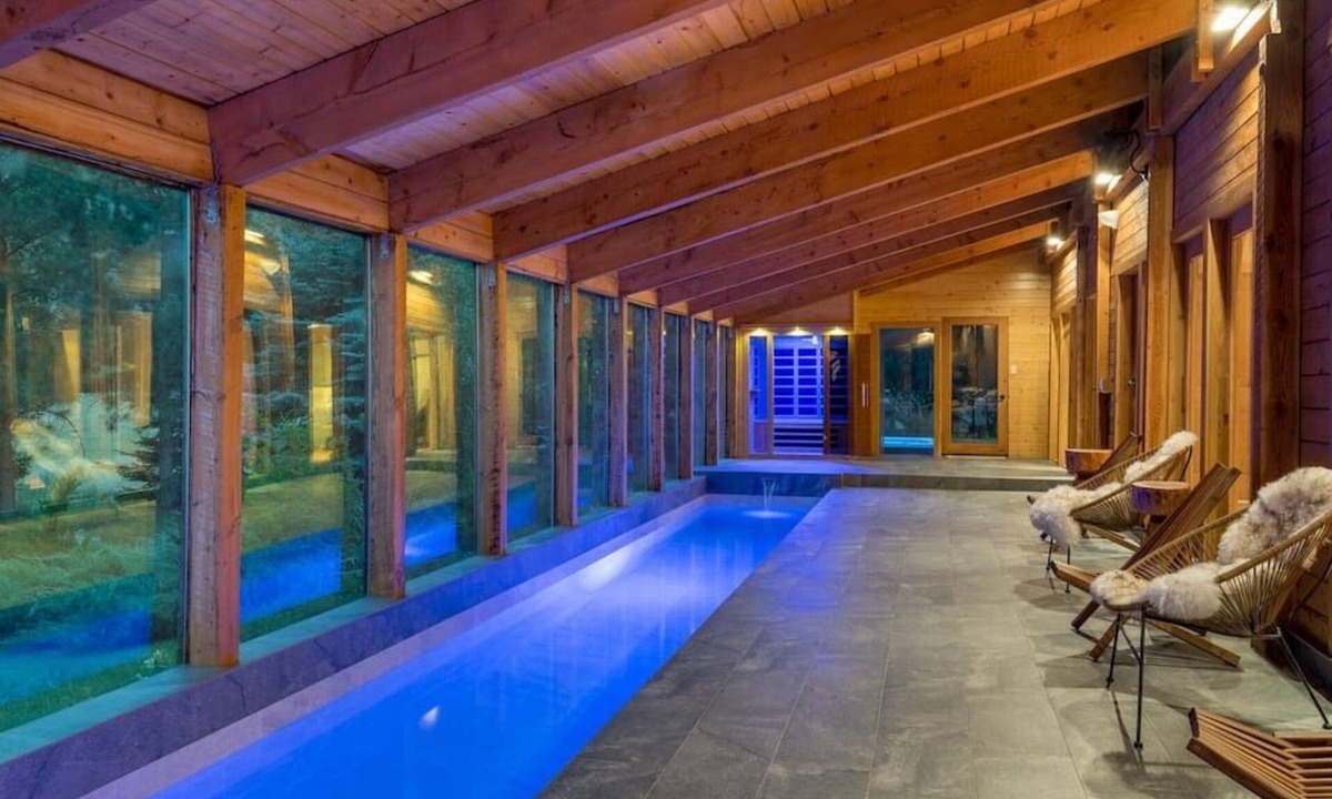 Hailey Ski Chalet | NEW! Chalet with private Pool, Hottub, and Sauna!