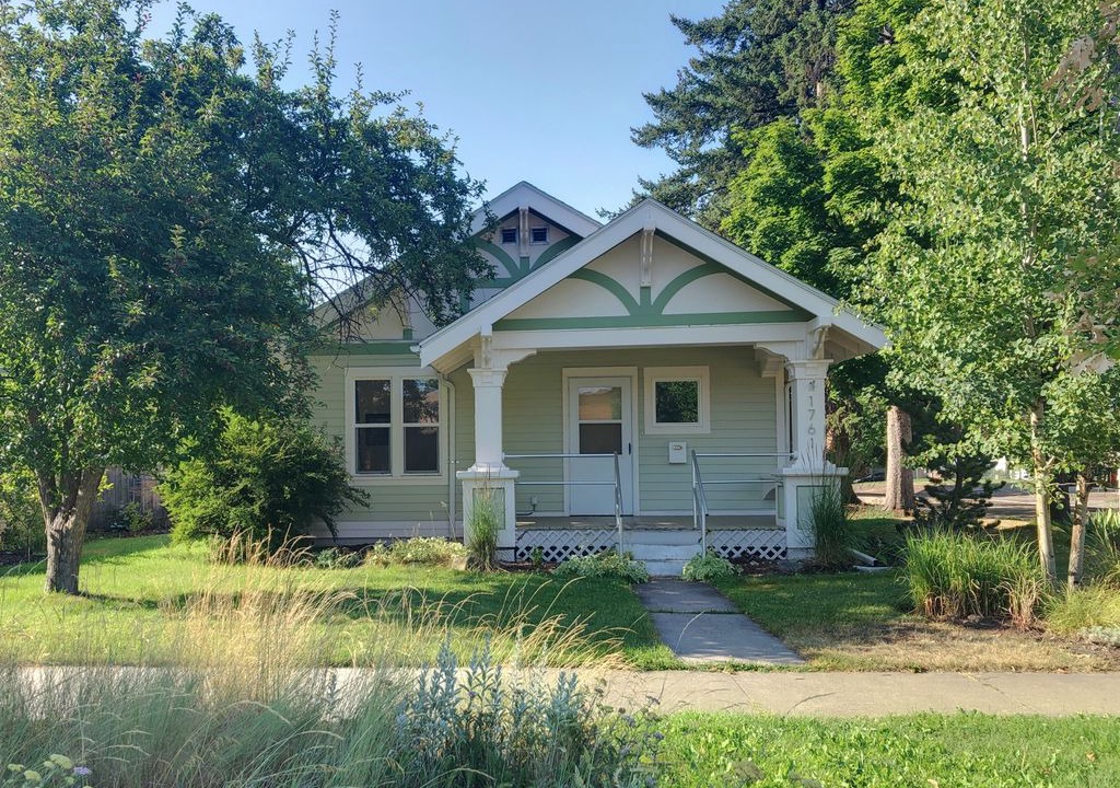 Franklin to the Fort House | NEW- Charming, pet friendly 2 bedroom 1 bath 1930s bungalow in central Missoula.
