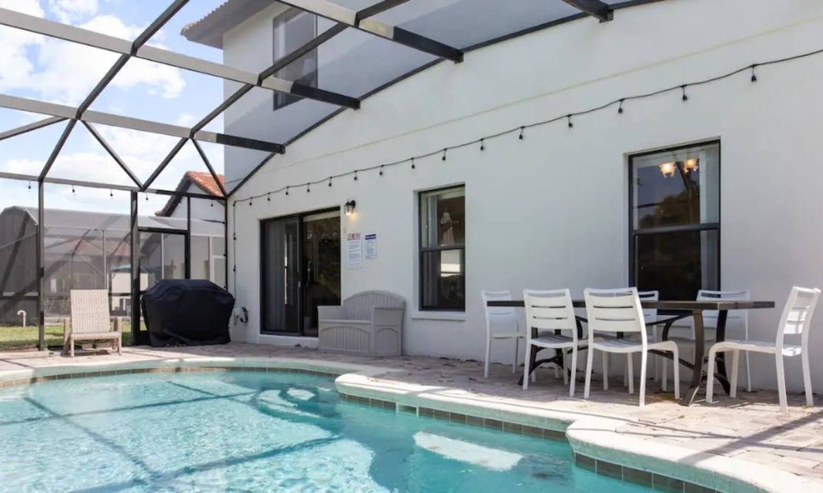 Calabria House | New! Cheerful 4 BR Pool Home 15min to Disney