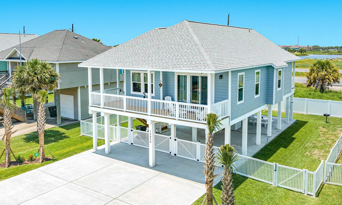 Pirates Beach House | New Construction (2023), Fenced Yard, Covered Decks, Modern Luxury