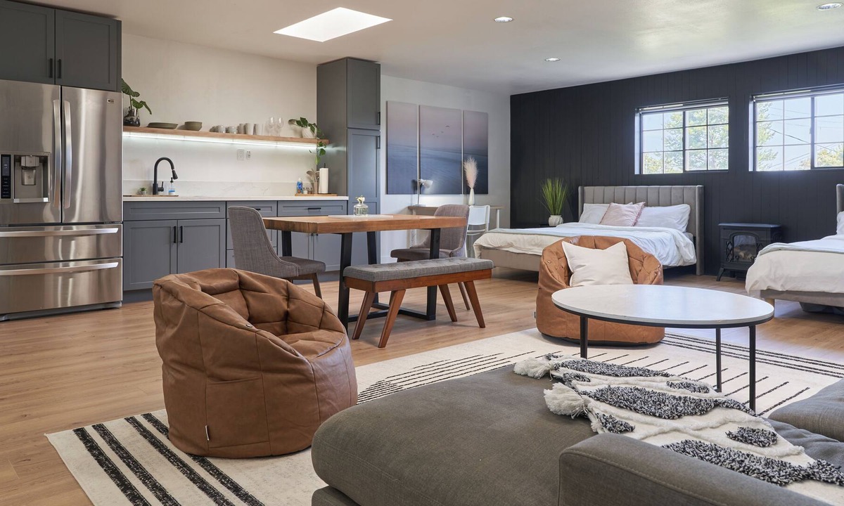 Torrance Apartment | NEW! Dog Friendly Spacious Modern Guesthouse Renovated in Late 2022