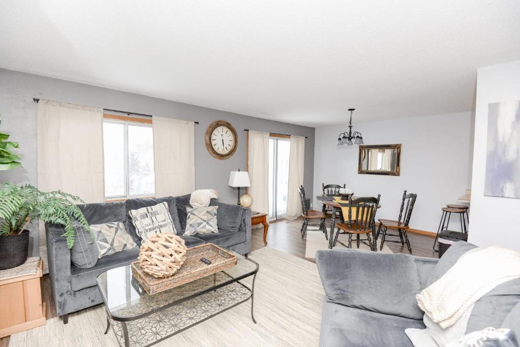 Fargo House | NEW Eco Chic Townhome off 25th