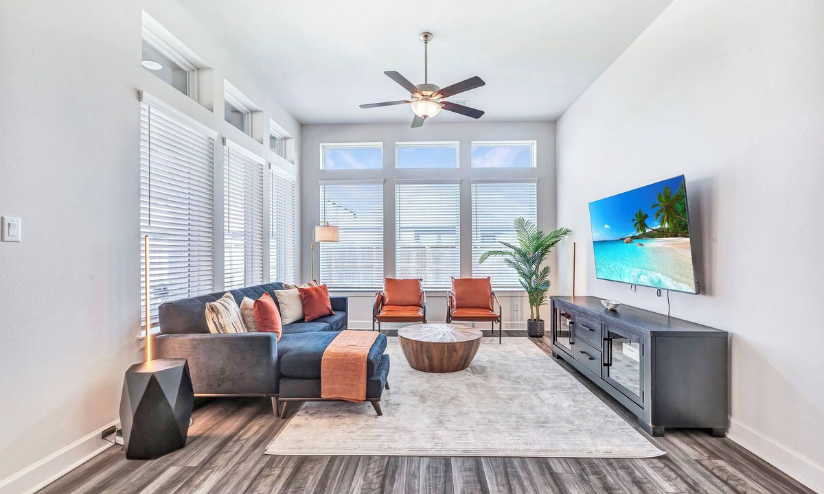 Clodine House | New Family Friendly w/King bed, Projector, Game room - Long-term stays!