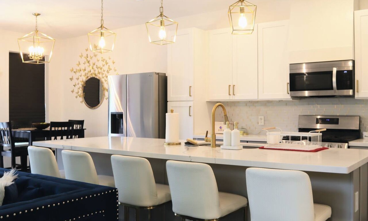 OST - South Union House | New Gated Home Near the Texas Medical Center: Workspace + Yard +Fast Wifi