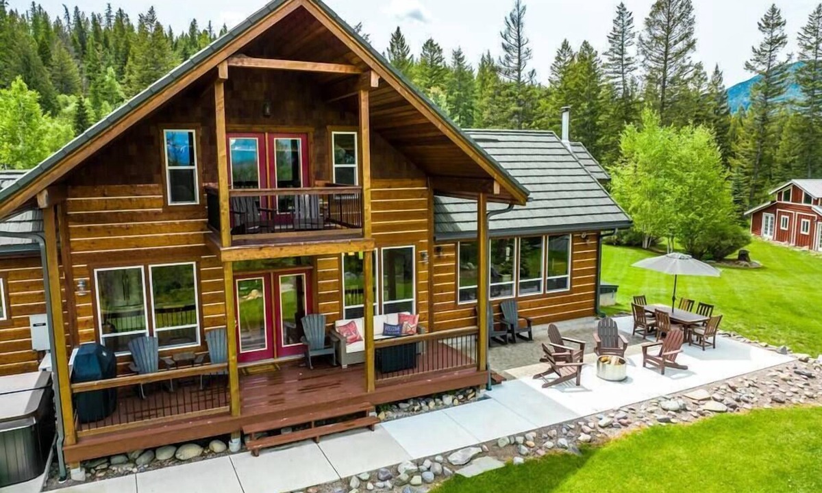 Coram House | New! Glorious Montana Haven, Views, and Hot Tub!