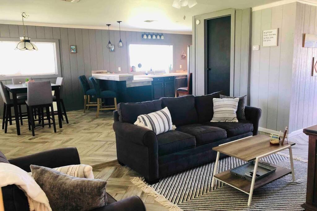 Port O Connor House | NEW!!! Hook'd Ya!