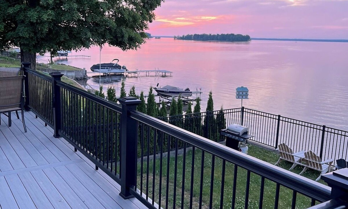 Bridgeport House | NEW Lakefront, Dock & Kayaks, Fire Pit by Casino