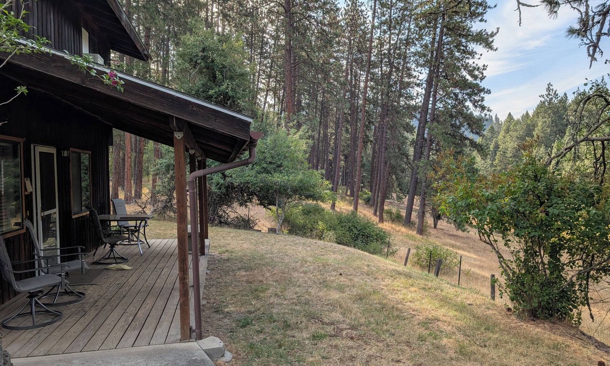 Ahsahka House | "New Listing" Newly renovated 3-bedroom house with AC in Orofino.