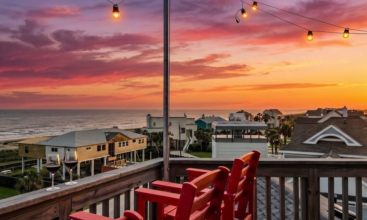 Indian Beach House | New! Low Rates! Rooftop Bar, Beach Views, Sleep 20