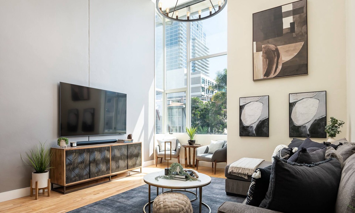 East Village House | NEW Luxury 3BR HOUSE❤️of DT Walk Petco w/Garage AC