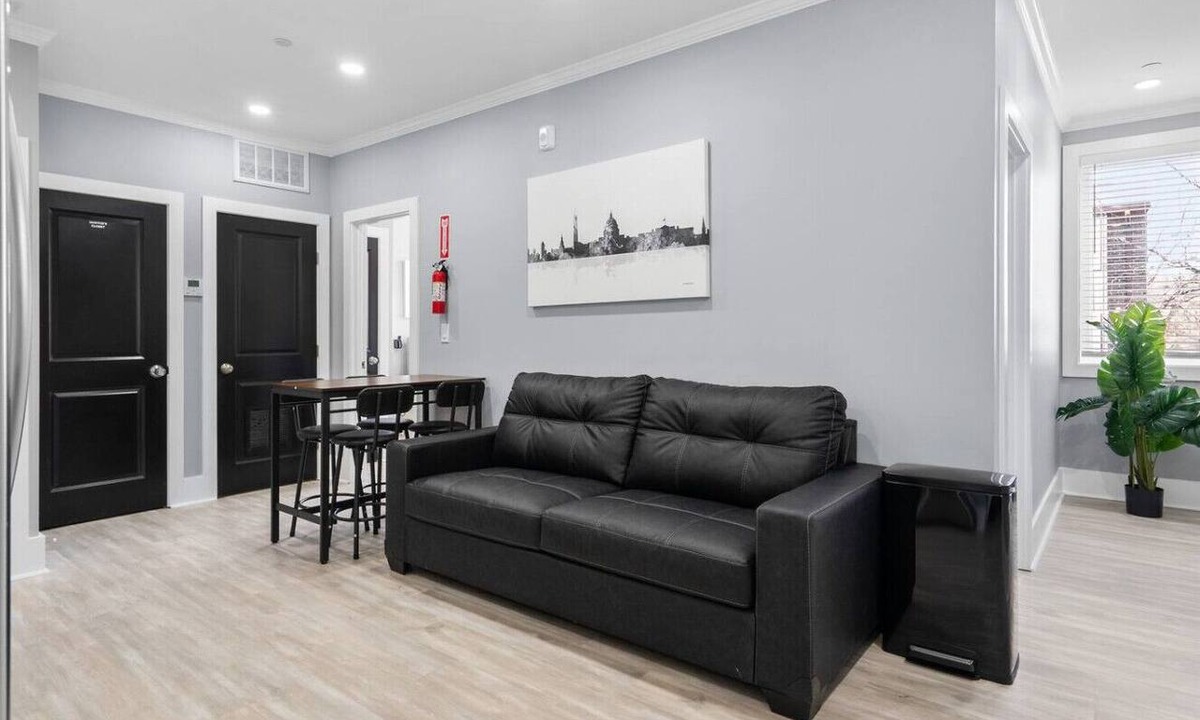 Kingman Park Apartment | New Luxury Unit 2 bed+ Laundry+ Parking