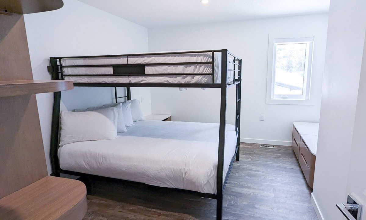 Okanagan-Similkameen House | New Modern Executive Home across from Skaha Lake.
