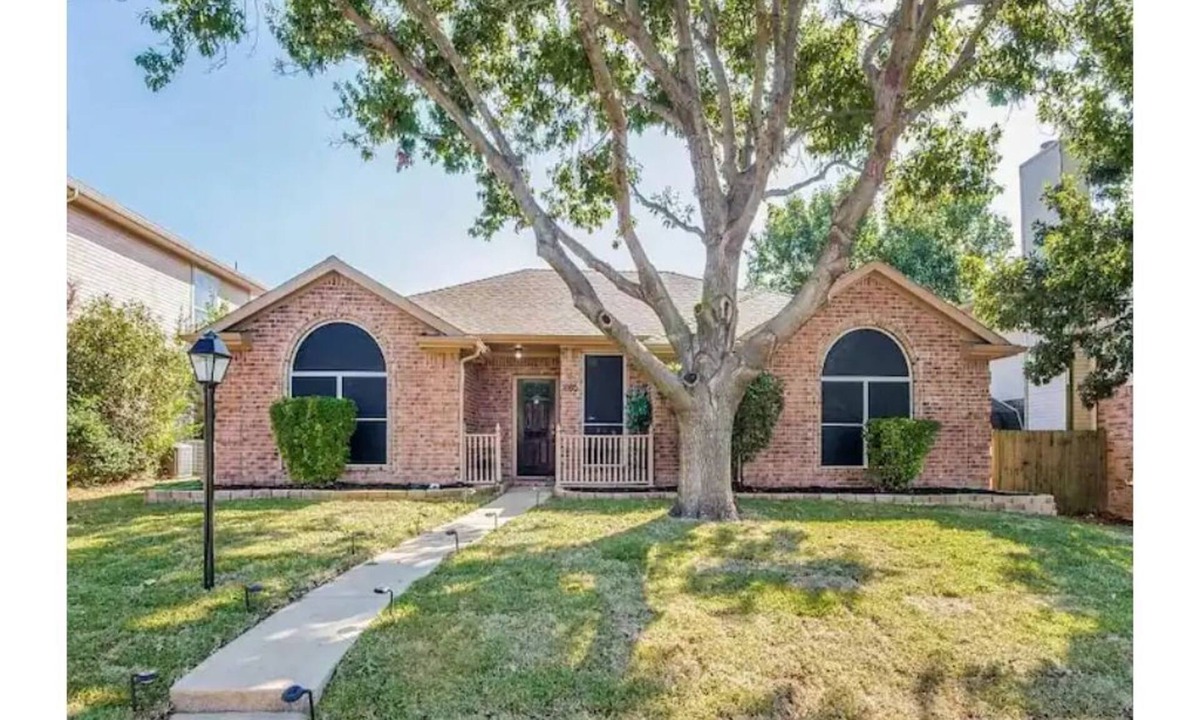 Frisco House | NEW | Modern House w/ Pool and Hot Tub| King Bed |