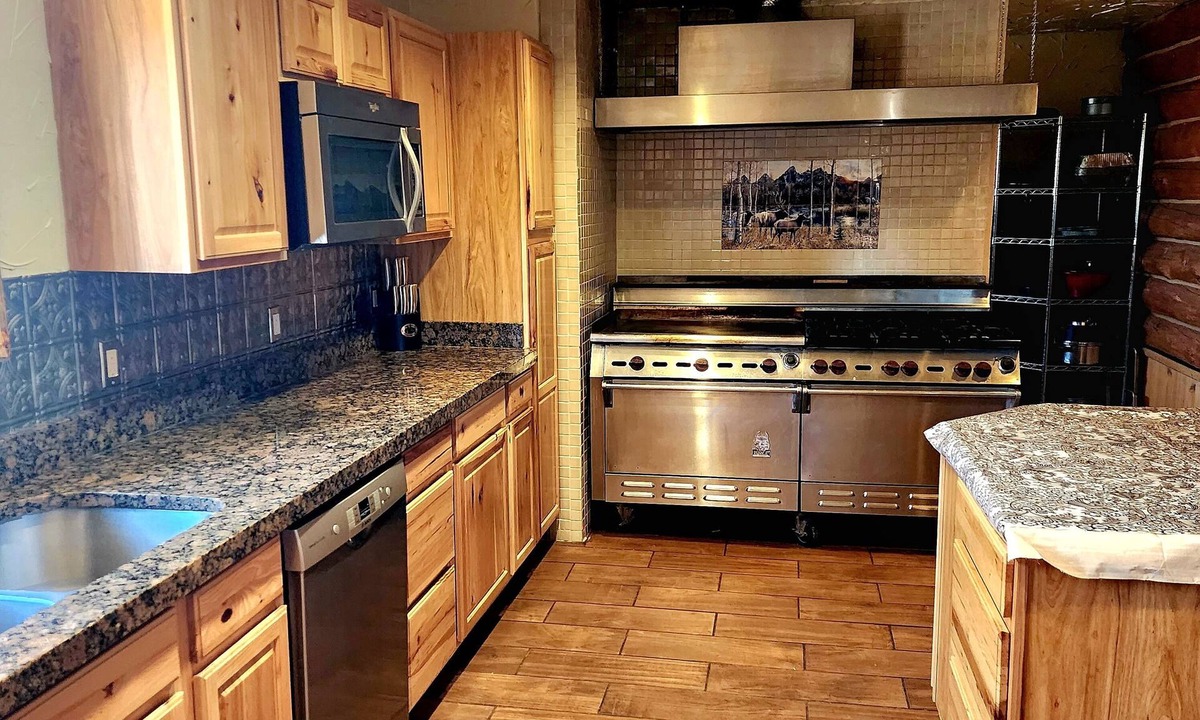 Daniel House | NEW on VRBO! Winter wonderland! GORGEOUS cabin & remote location in Daniel, WY!