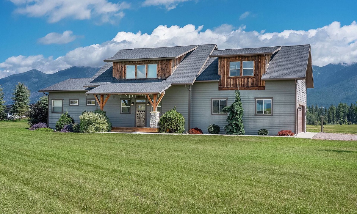 Creston House | New! Private Hot Tub, Stunning Views, Family-Friendly Home