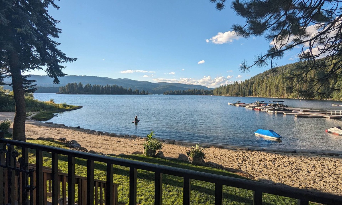 McCall House | New* Tamarack Bay Classic - Lakefront condo - dock - pool - beach