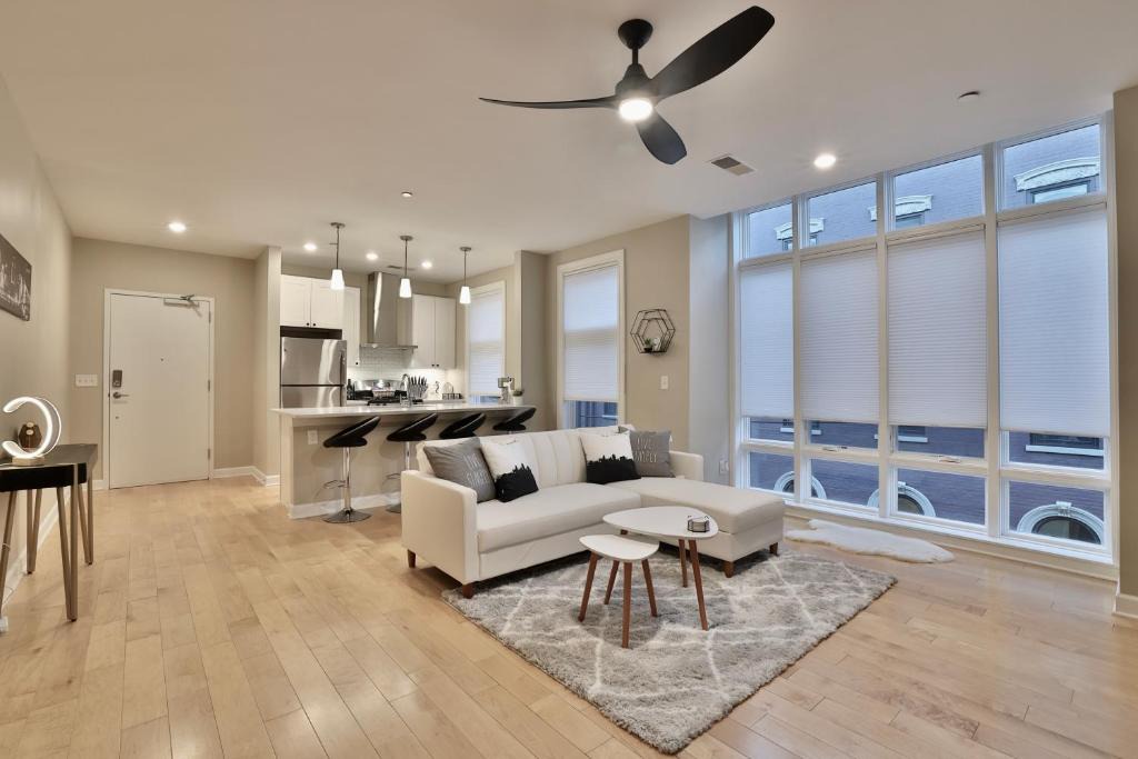 Over-the-Rhine Apartment | *New* XquisiteMidCenturyM0d~ Condo *OTR* w/Parking