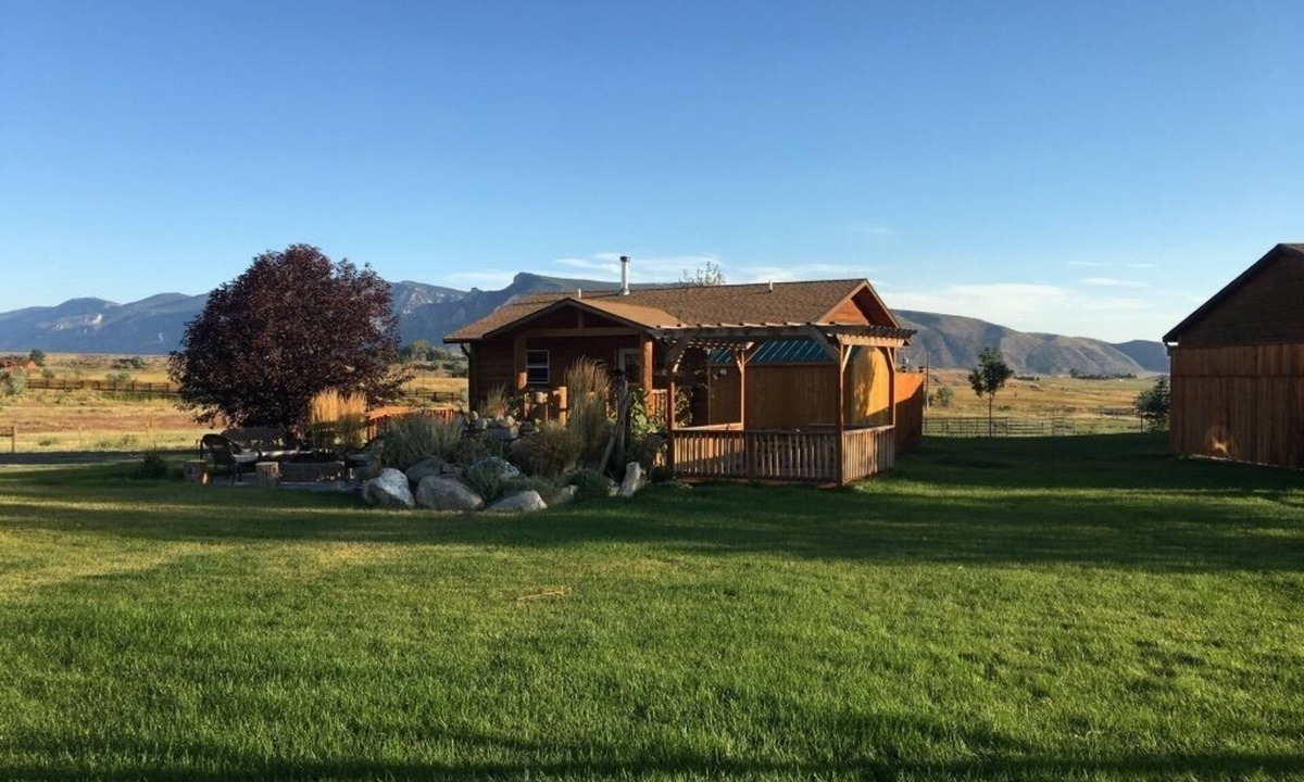 Cody Cabin | Newer Cozy Cabin; Private & Under 10 Minutes to Cody!