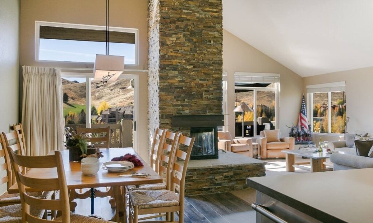 Elkhorn Village House | Newly Remodeled Beautiful Town Home Situated On The Elkhorn Golf Course!