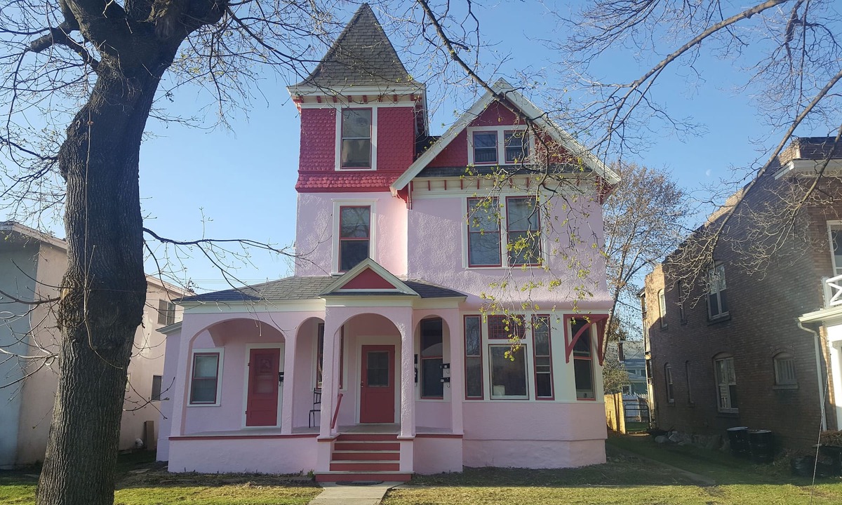Riverfront Apartment | Newly Remodeled Queen Anne Apartment