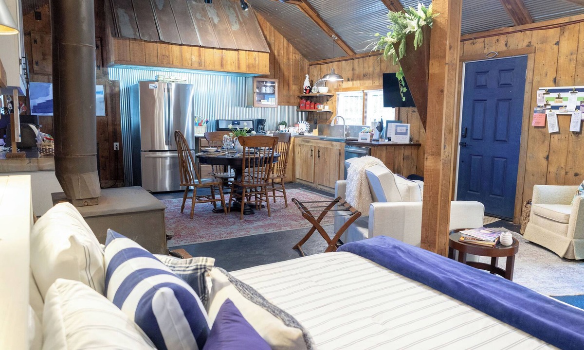 Washington House | Newly renovated cottage close to waterfront and boat ramps