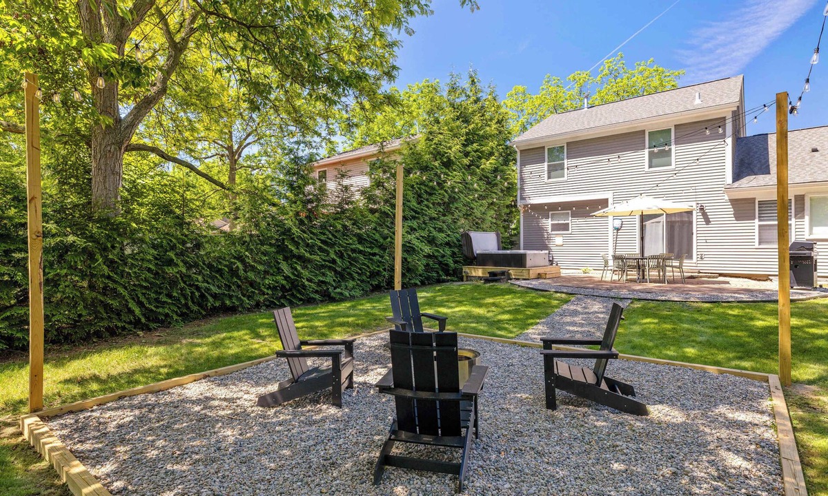 Rochester Hills House | Newly Renovated 5BR/3.5BA w/Hot Tub & Fire Pit