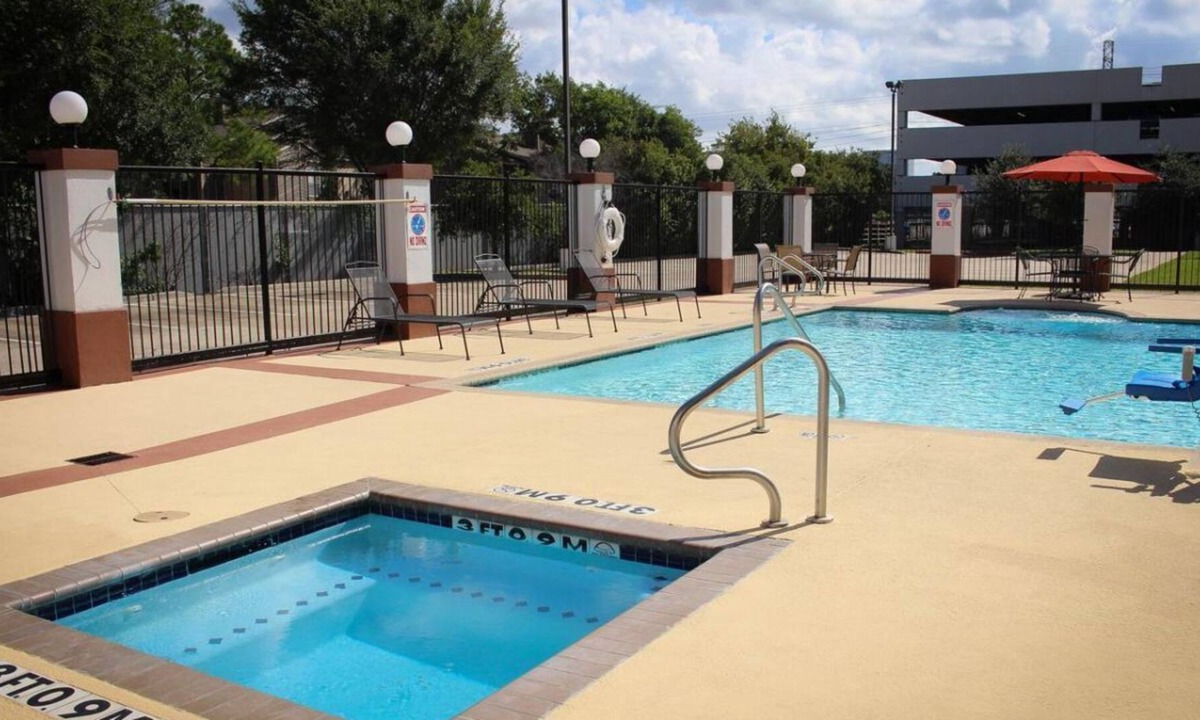 Westchase House | Nice and Comfy Unit for Family Travel, Full Kitchen, Pool, Hot Tub