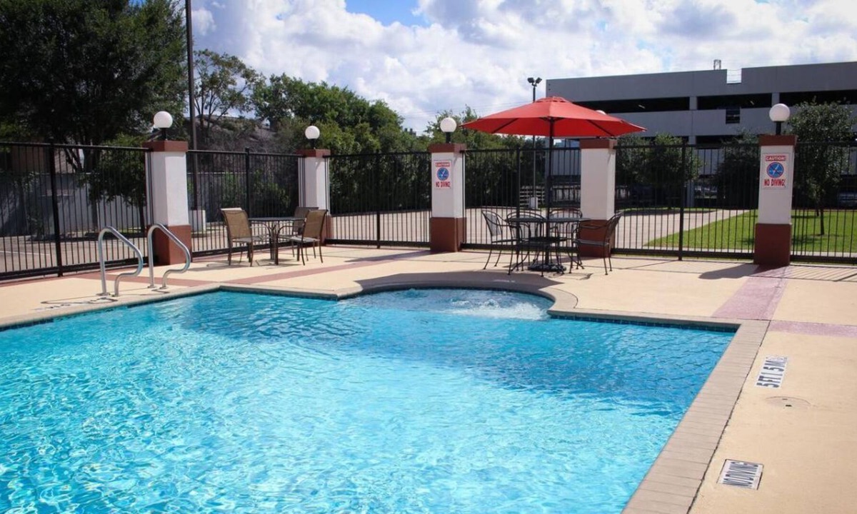 Westchase House | Nice looking Unit, Kitchen, Near Attractions, Pool