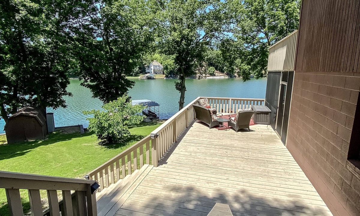 Bella Vista House | nKindra’s Lake House – Lakefront w/Dock, Screened Porch, Pet Friendly, MTB