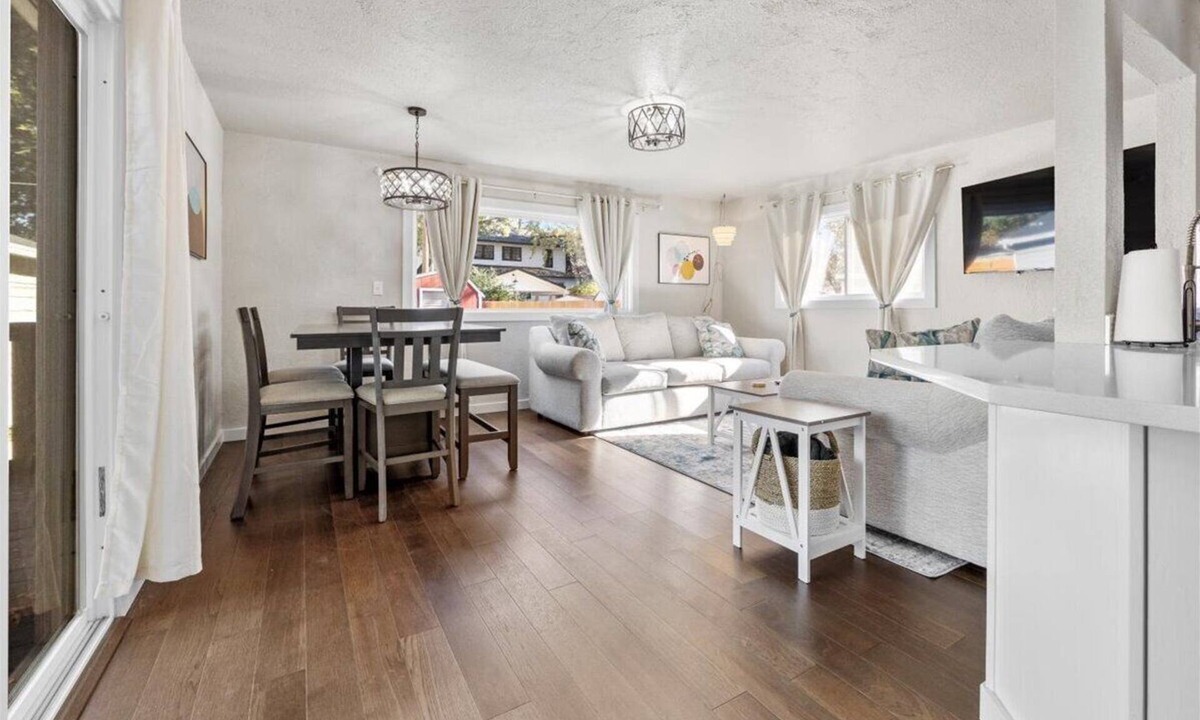 Sunset House | North End Gem w/Hot Tub, Fast Wifi, GameRoom, Fire Pit
