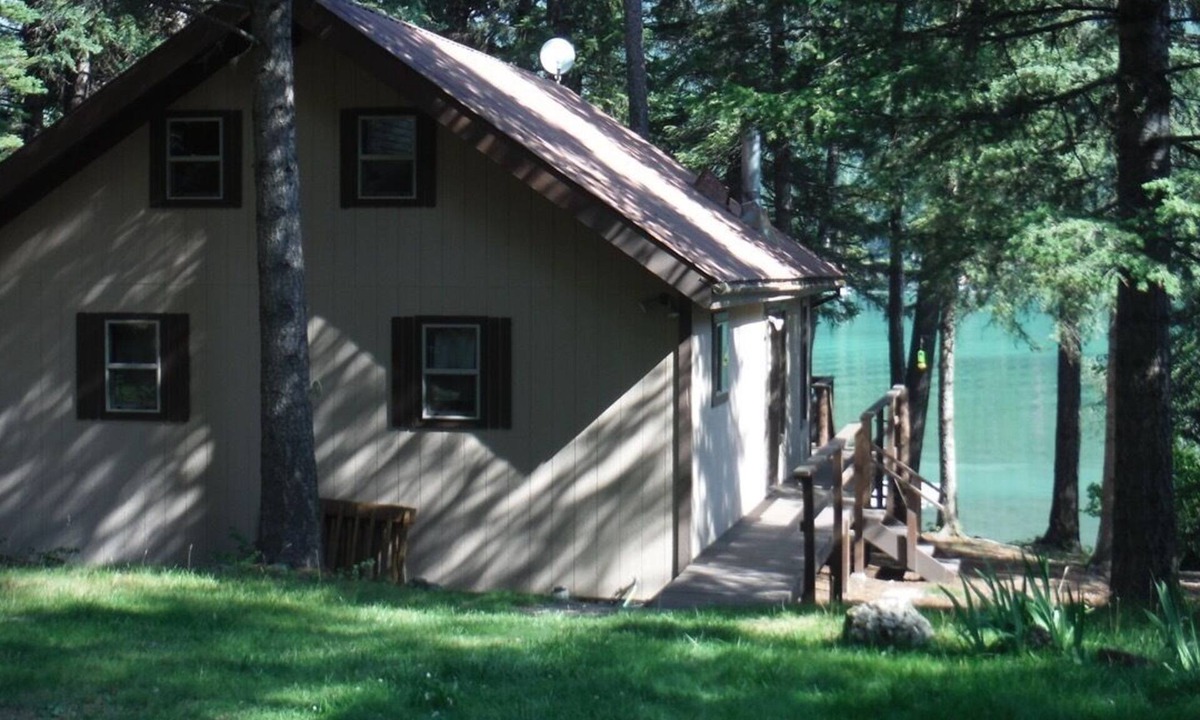 Kalispell Cabin | Northwest Montana Lakefront Cabin getaway on Ashley Lake
