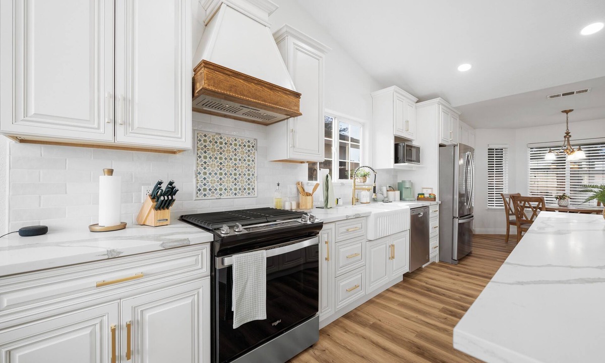 Greenacres House | NW Gem! Modern 4BR Home:Cozy Elegance, Near Parks, Dining & Easy Freeway Access