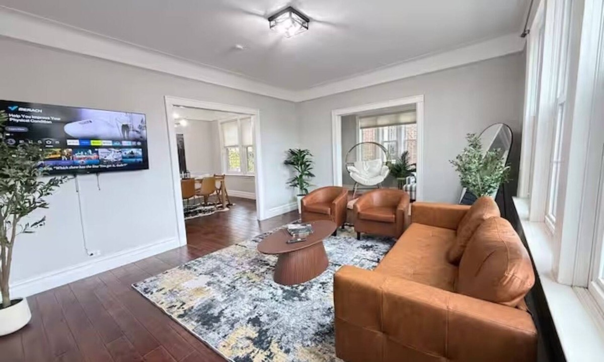 North Side Apartment | NYC 28 min, 4min walk 2 train, 3 Kings, Patio, W/D