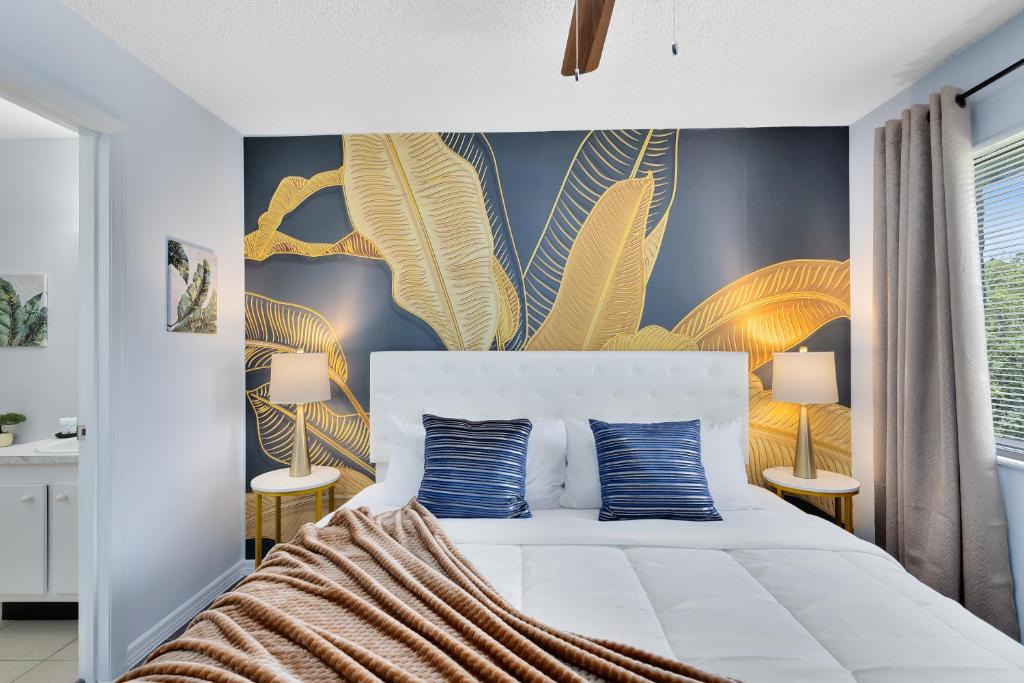 Titusville Apartment | Oasis 304 - Galaxy Getaway