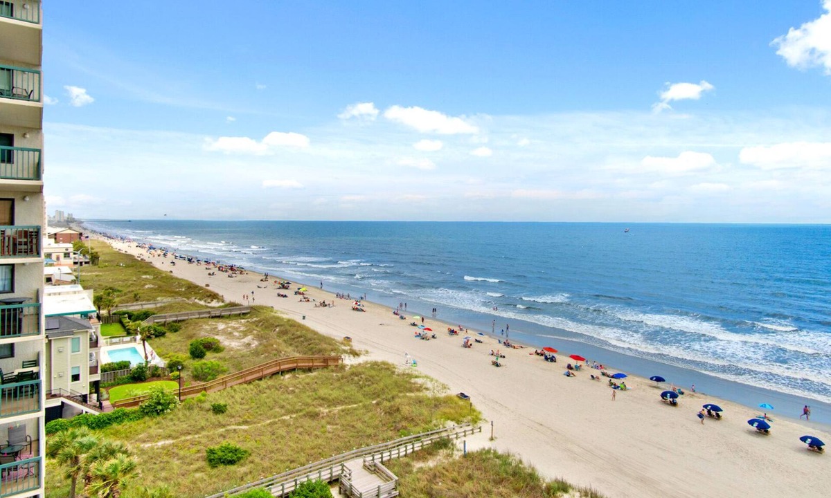 Ash Condo | Oceanfront family-sized condo rental with lazy river, pool, and fitness center near Ocean Drive
