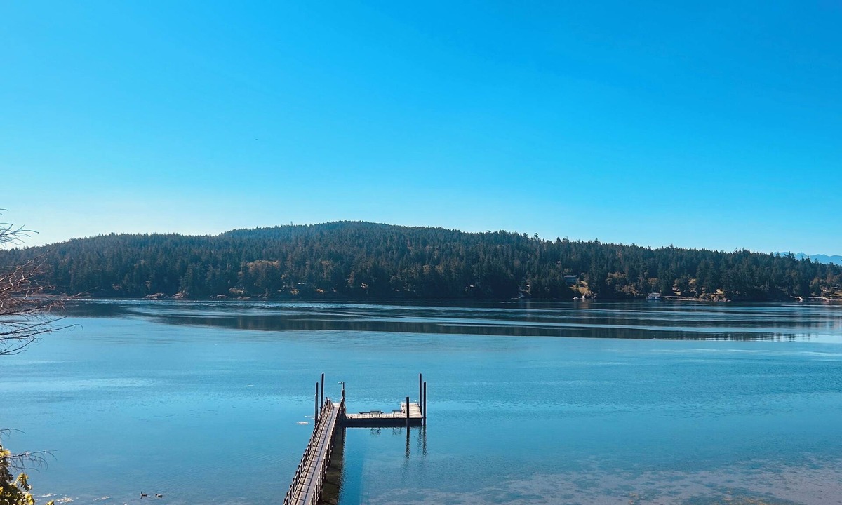 Sooke Hotel | Oceanfront Inn: Dock, Beach Access, & Free Kayaks!