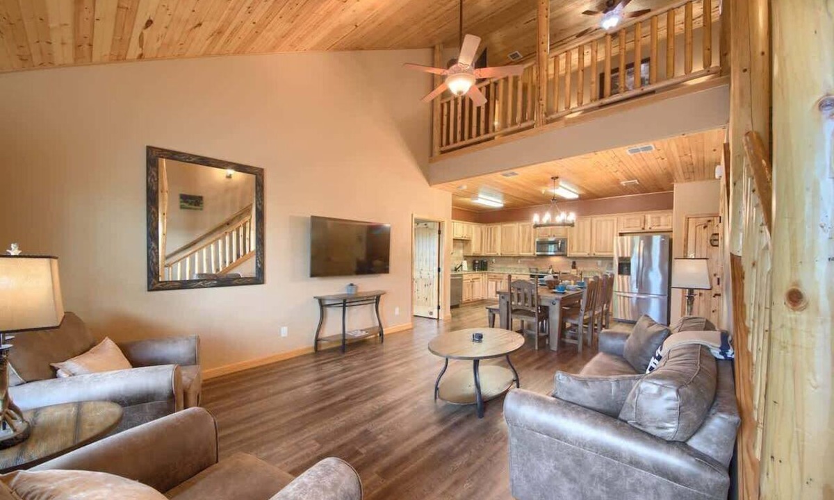 Gruene Condo | OM A6 Gruene Haus at Old Mills Resort
