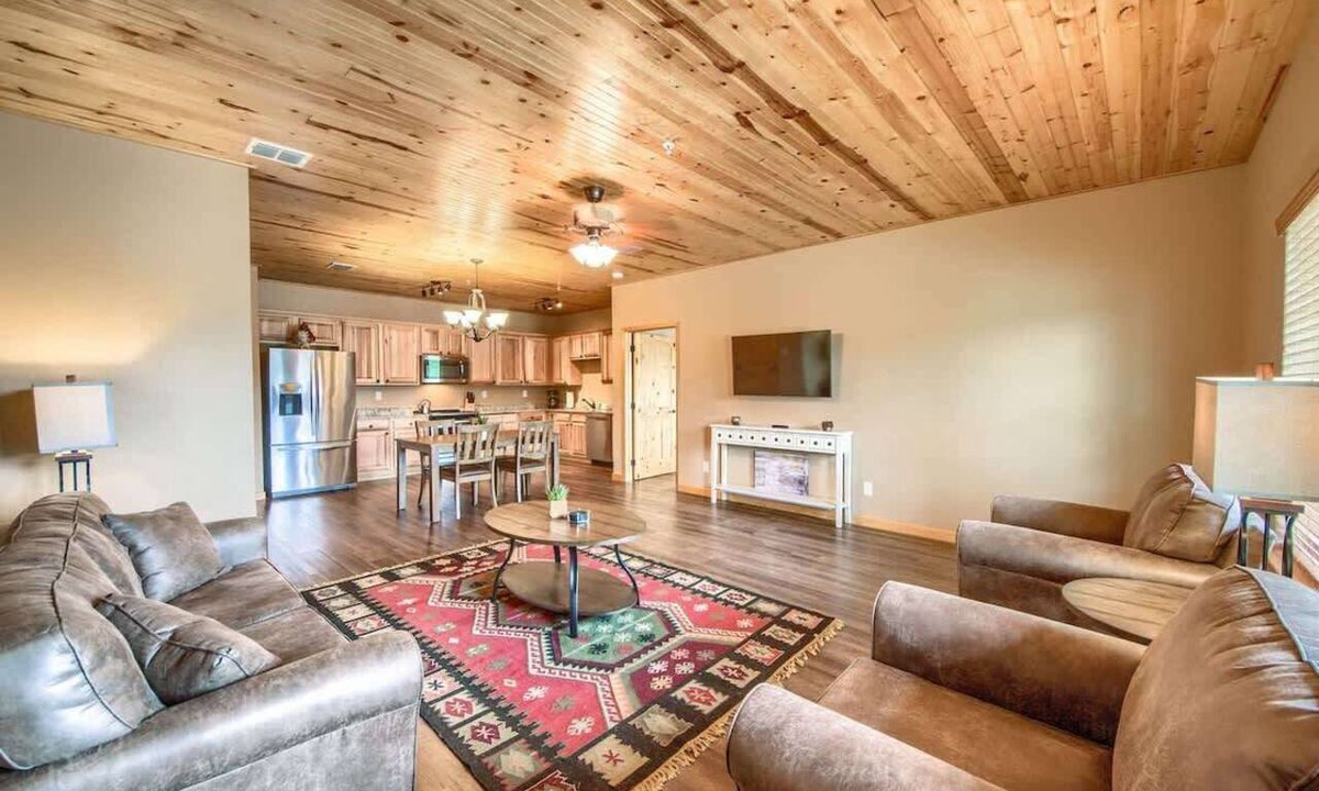 Gruene Condo | OM A9 Gruene Mill Inn at Old Mills Resort