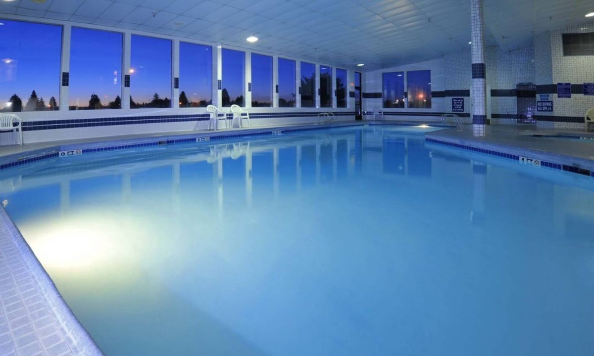 Idaho Falls Hotel | ONE MAJESTIC KING UNIT! POOL, HOT-TUB, SPA, PARKING!