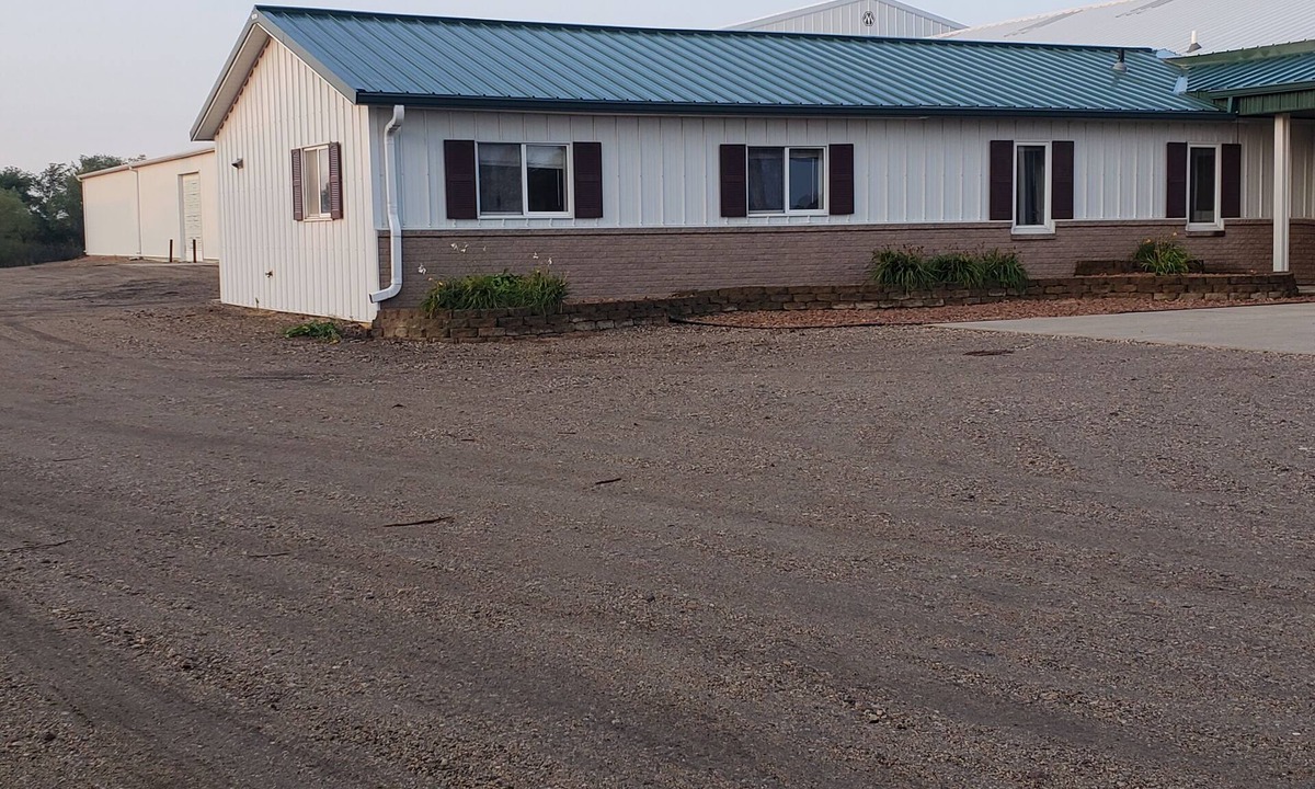 Aberdeen Cabin | One Mile from Airport! 3 Bedroom Lodge Sleeps 5 to 7