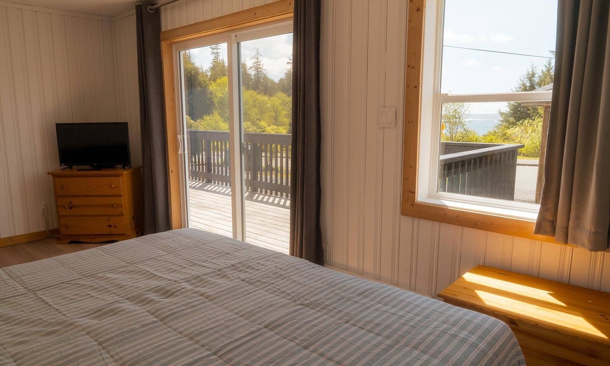 Ucluelet Hotel | Open Studio Kitchenette | #3