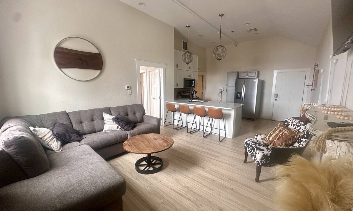 Frontier Apartment | Opera House Suite 1